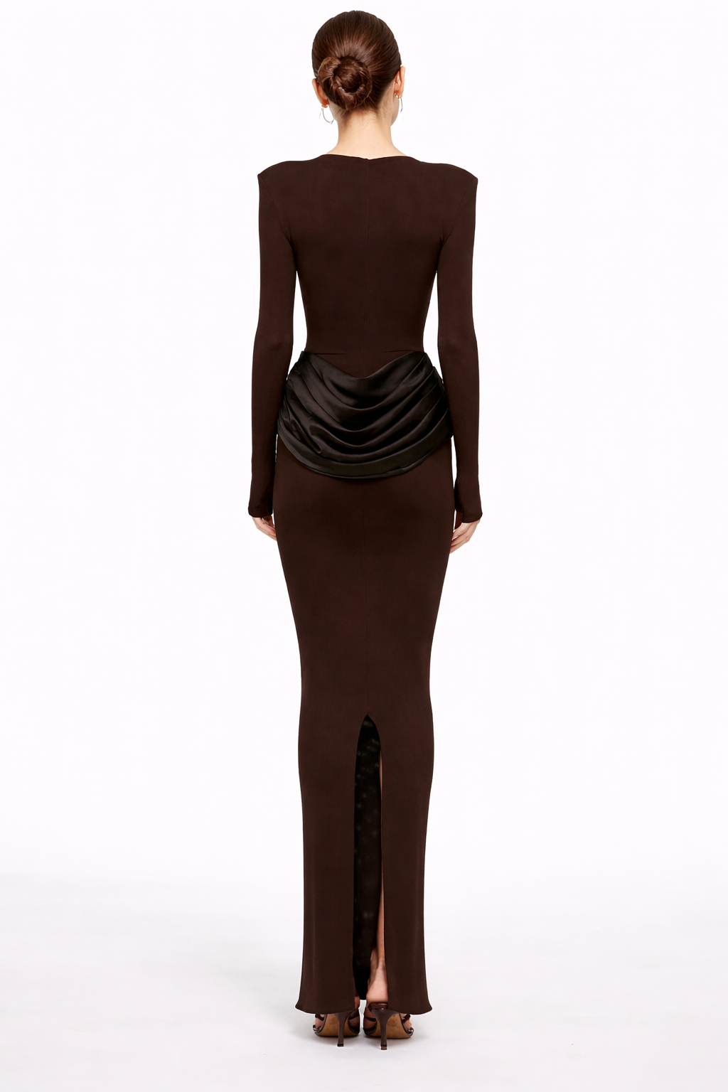 Long fitted dress with structured shoulders and draped waist detail – CHOCOLATE