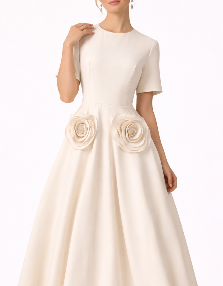 فستان ماكسي قصير الأكمام بقصة A-Line مزين بتطريزات زهرية عند الخصر - لومينا