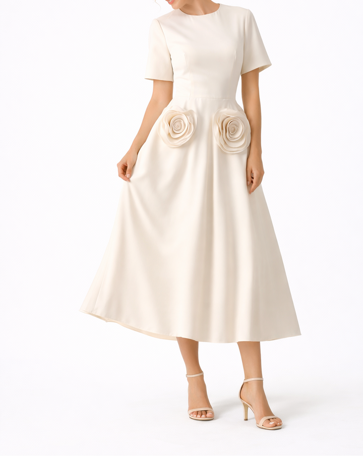 فستان ماكسي قصير الأكمام بقصة A-Line مزين بتطريزات زهرية عند الخصر - لومينا