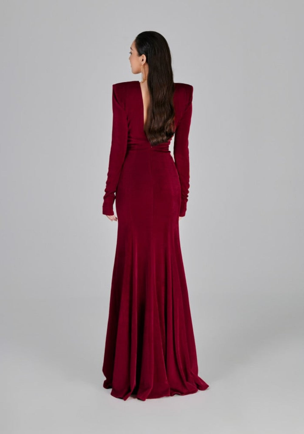 فستان مخملي منحوت بتفاصيل وردة – روبينا