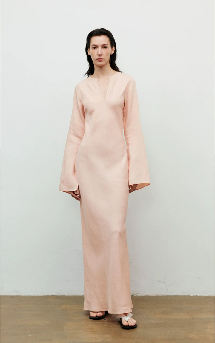 فستان ماكسي بأكمام واسعة وفتحة رقبة مشقوقة – سولانا