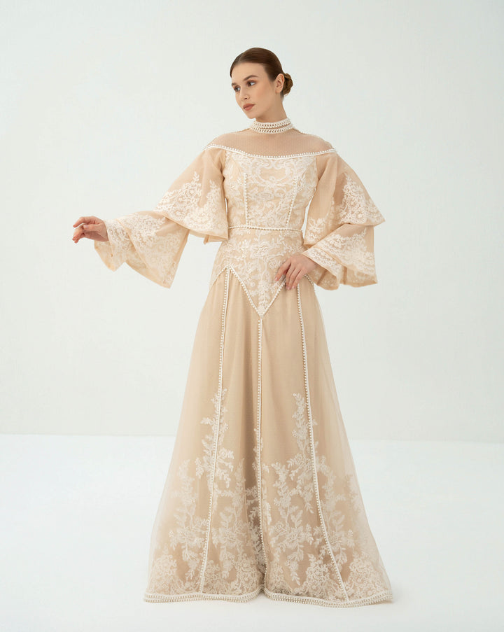 Laced princess dress with ruffled sleeves _SUREE