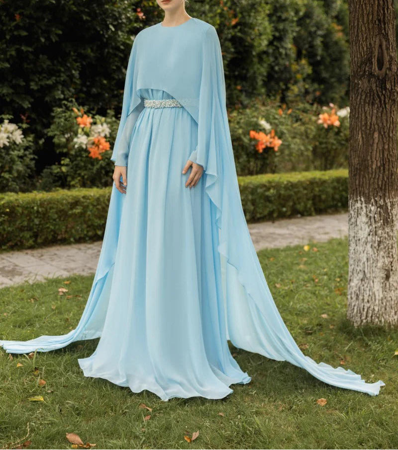 فستان كيب متدفق مع خصر مزخرف - بلوسوم