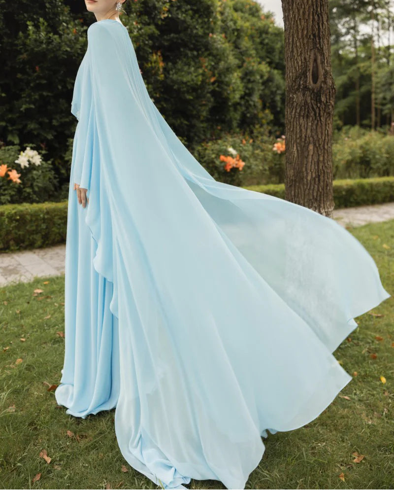 فستان كيب متدفق مع خصر مزخرف - بلوسوم