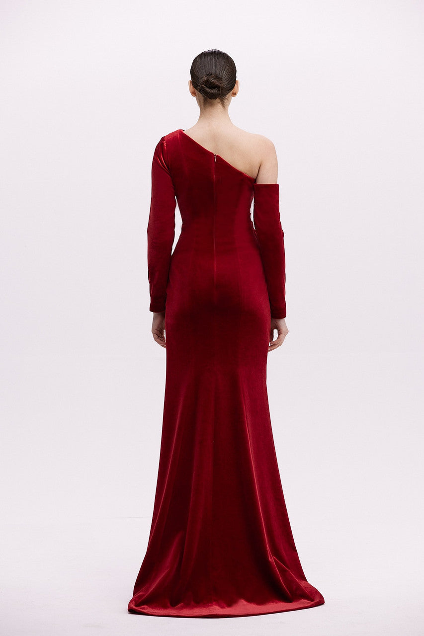 One-shoulder velvet evening gown with draped waist and slit – CRIMSONA