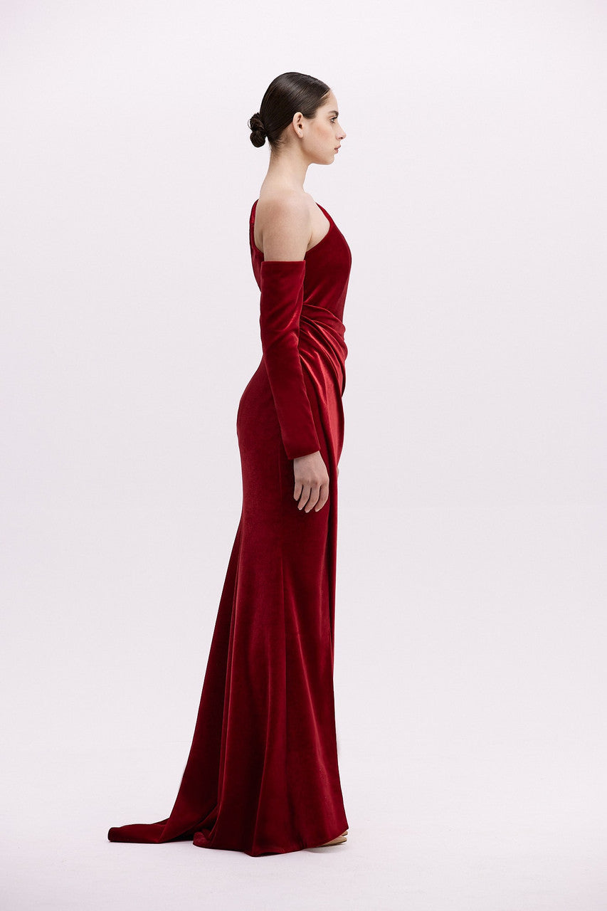 One-shoulder velvet evening gown with draped waist and slit – CRIMSONA