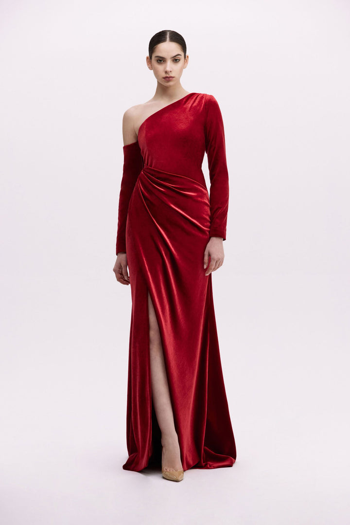 One-shoulder velvet evening gown with draped waist and slit – CRIMSONA