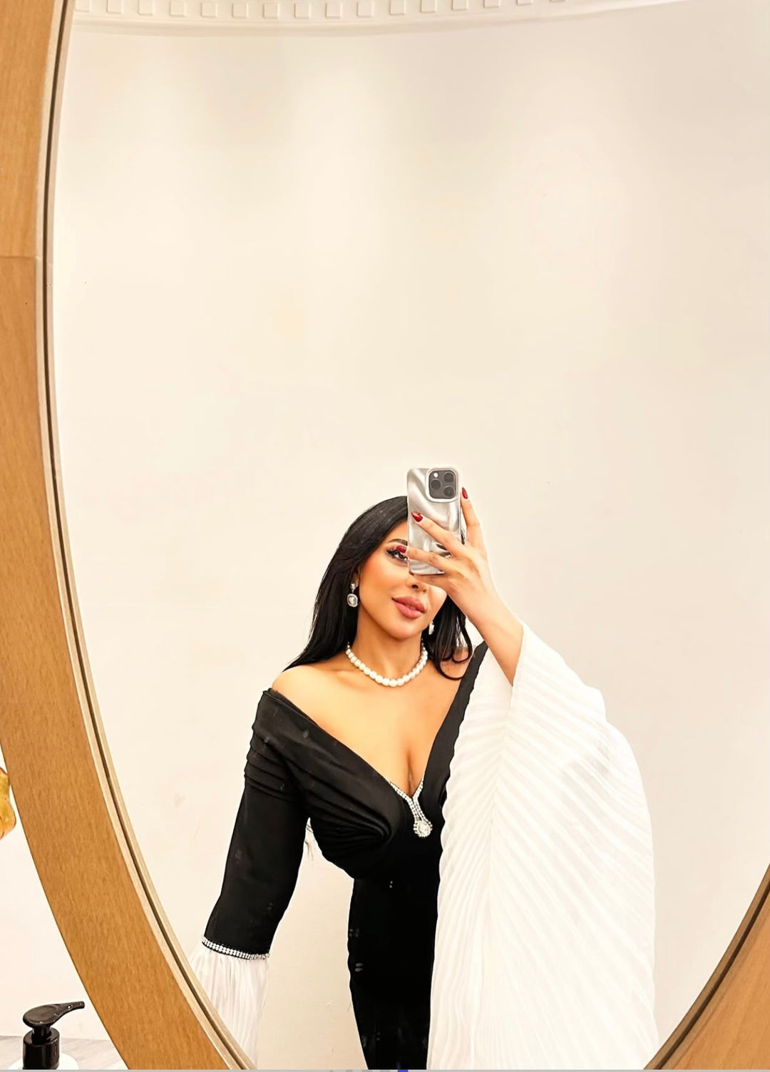 off-shoulder mermaid gown with dramatic pleated sleeves – Sherrey