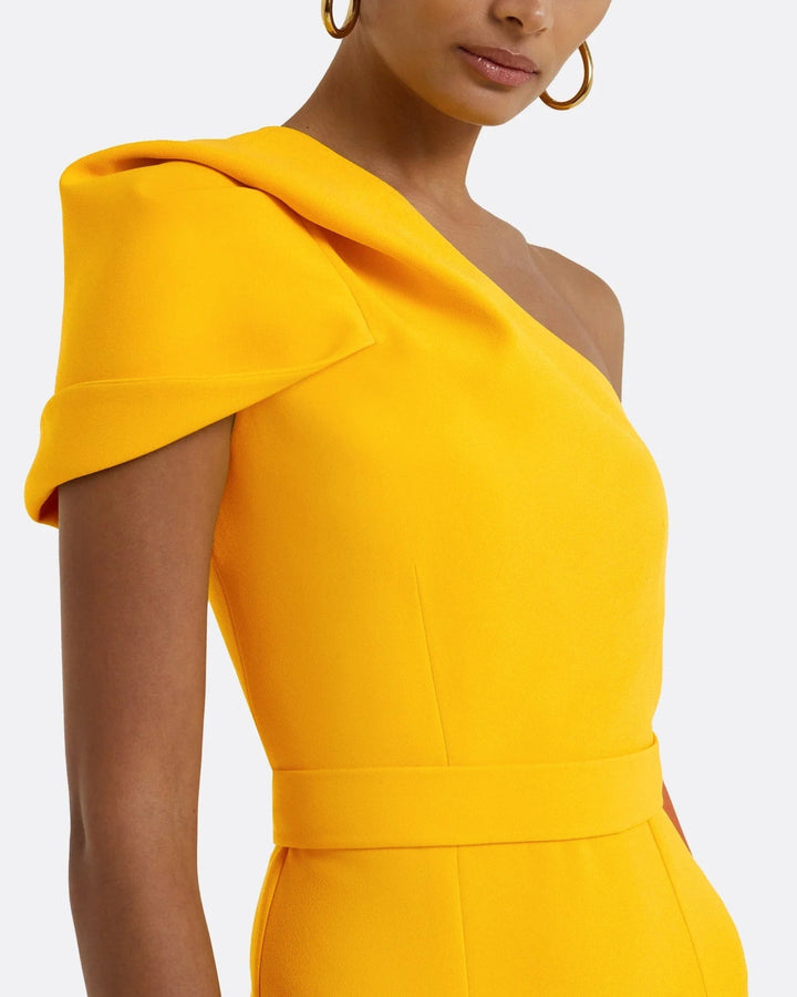 فستان عمودي بكتف واحد وأكمام منحوتة – سولارا