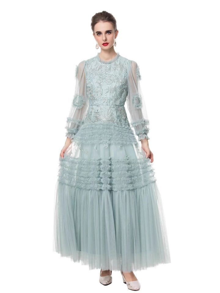 فستان من التول المطرز بتفاصيل الكشكشة المتعددة الطبقات – سيلستيا