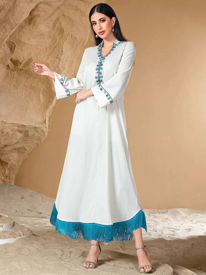 فستان ماكسي أبيض مطرز بحافة مزينة بشراشيب - أزورا