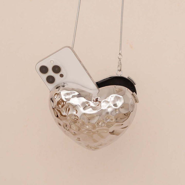 حقيبة كلاتش معدنية على شكل قلب بلمسة نهائية محببة – أموراني