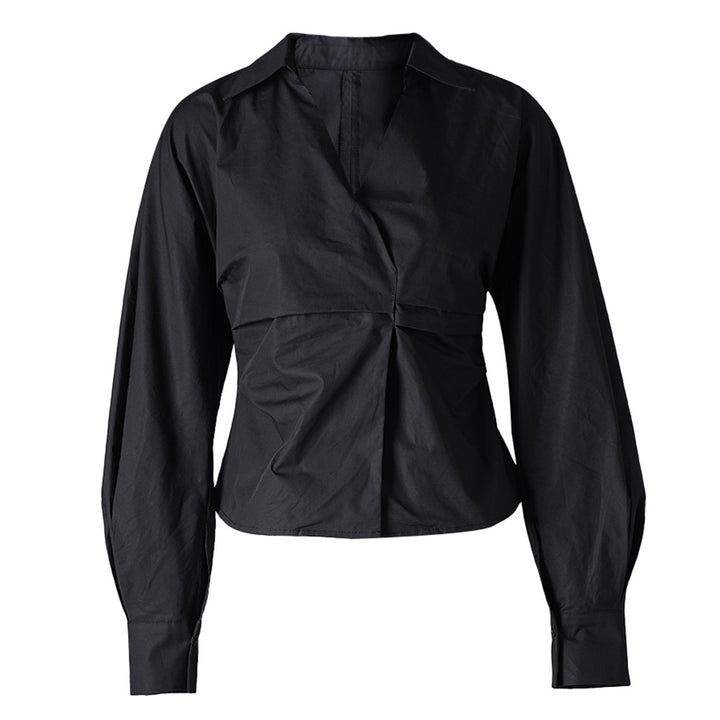 بلوزة ملفوفة بياقة على شكل حرف V وخصر محدد – نويرا