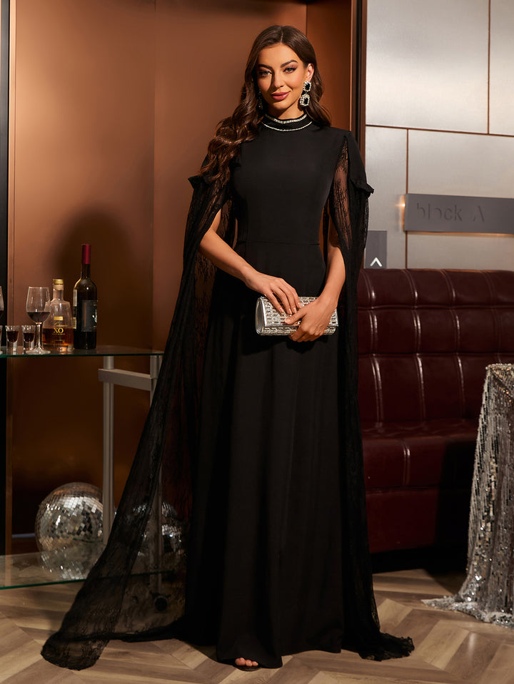 فستان برقبة عالية وأكمام دانتيل على شكل كيب – سيليسريك