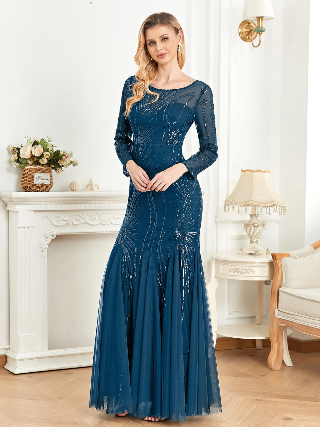 فستان شبكي بأكمام طويلة ومزين بالترتر – أدريانا