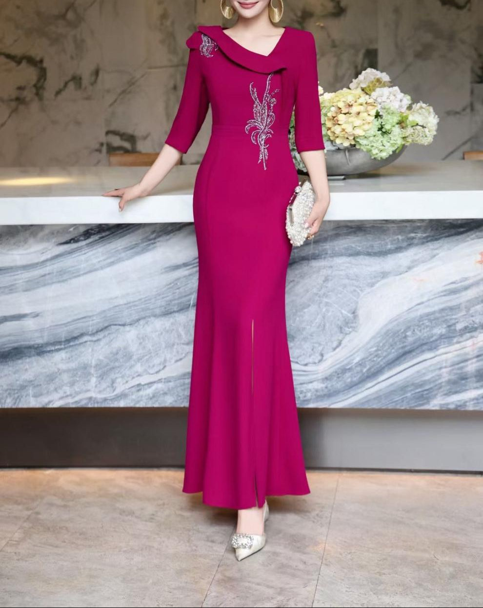 فستان حورية البحر مزين بياقة منسدلة - رويال فوشيا