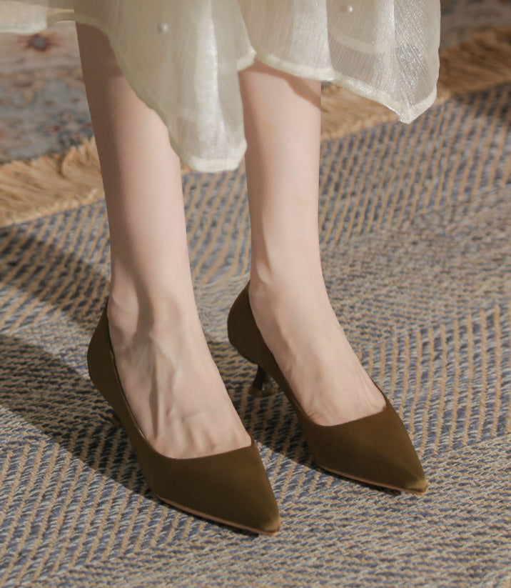 pointed-toe pumps with flared kitten heel – SERENALI