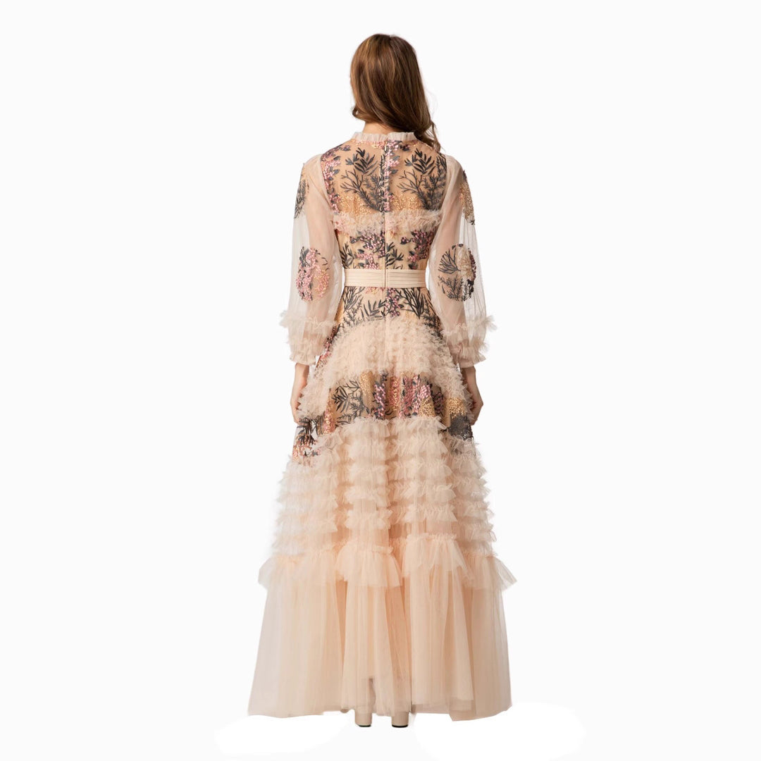 فستان من التول المطرز مع تنورة بكشكشة متعددة الطبقات – سيرافينا
