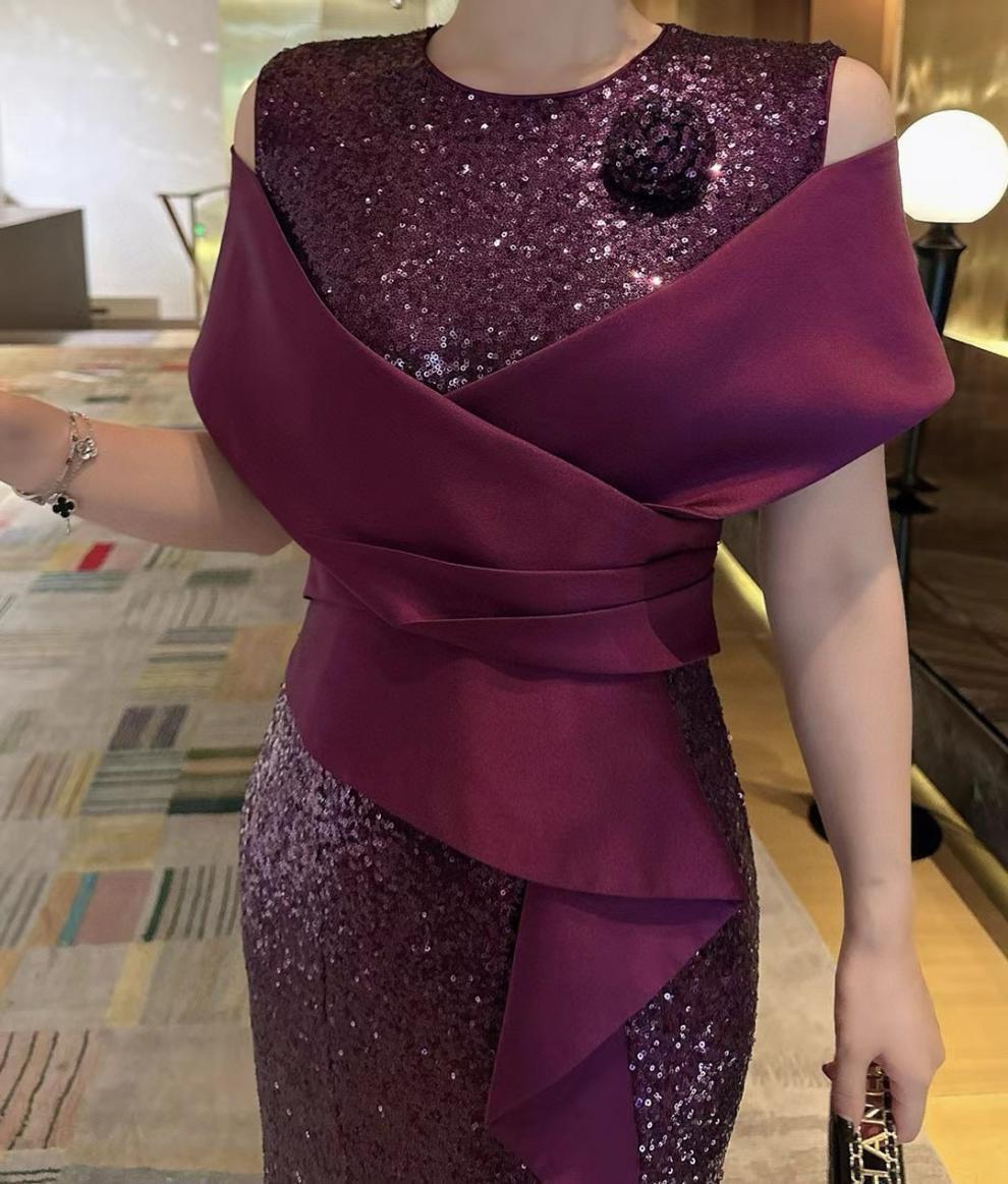 فستان حورية البحر من الترتر مع صدّار ملفوف من الساتان – فيوليتا