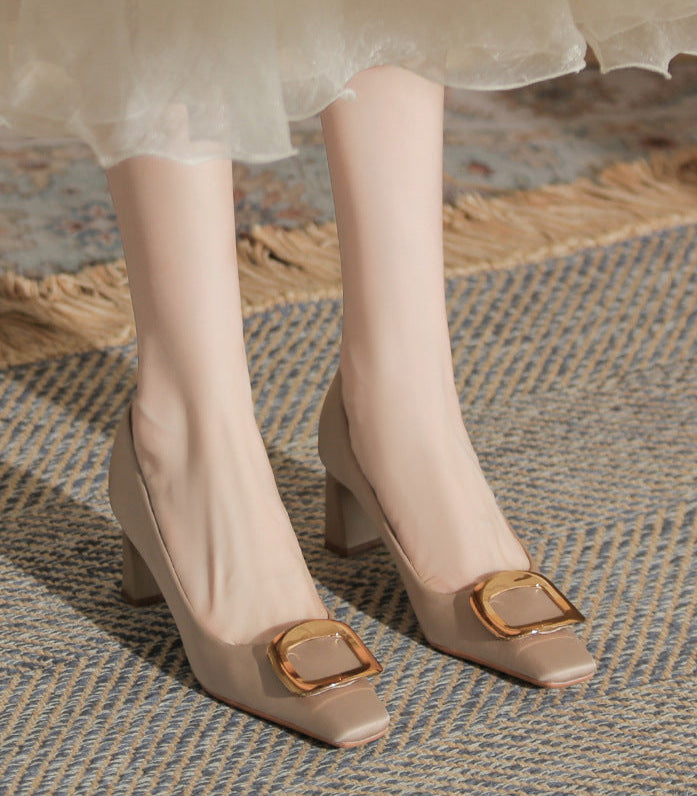 pointed-toe block heel pumps with bold buckle – DARIAWU