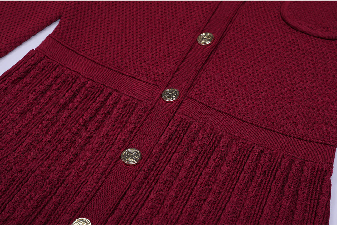 فستان محبوك بأكمام طويلة وأزرار أمامية – إلارا