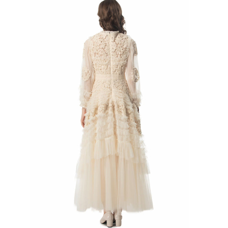 فستان من الدانتيل والتول مع كشكشة متعددة الطبقات – أميلي