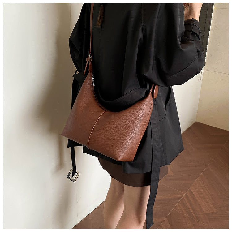 gewebte Rattan-Tragetasche mit doppelten Ledergriffen – LÉONIE 