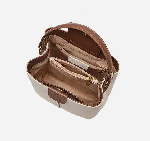 structured leather tote bag with charm accessory – MIRINKA