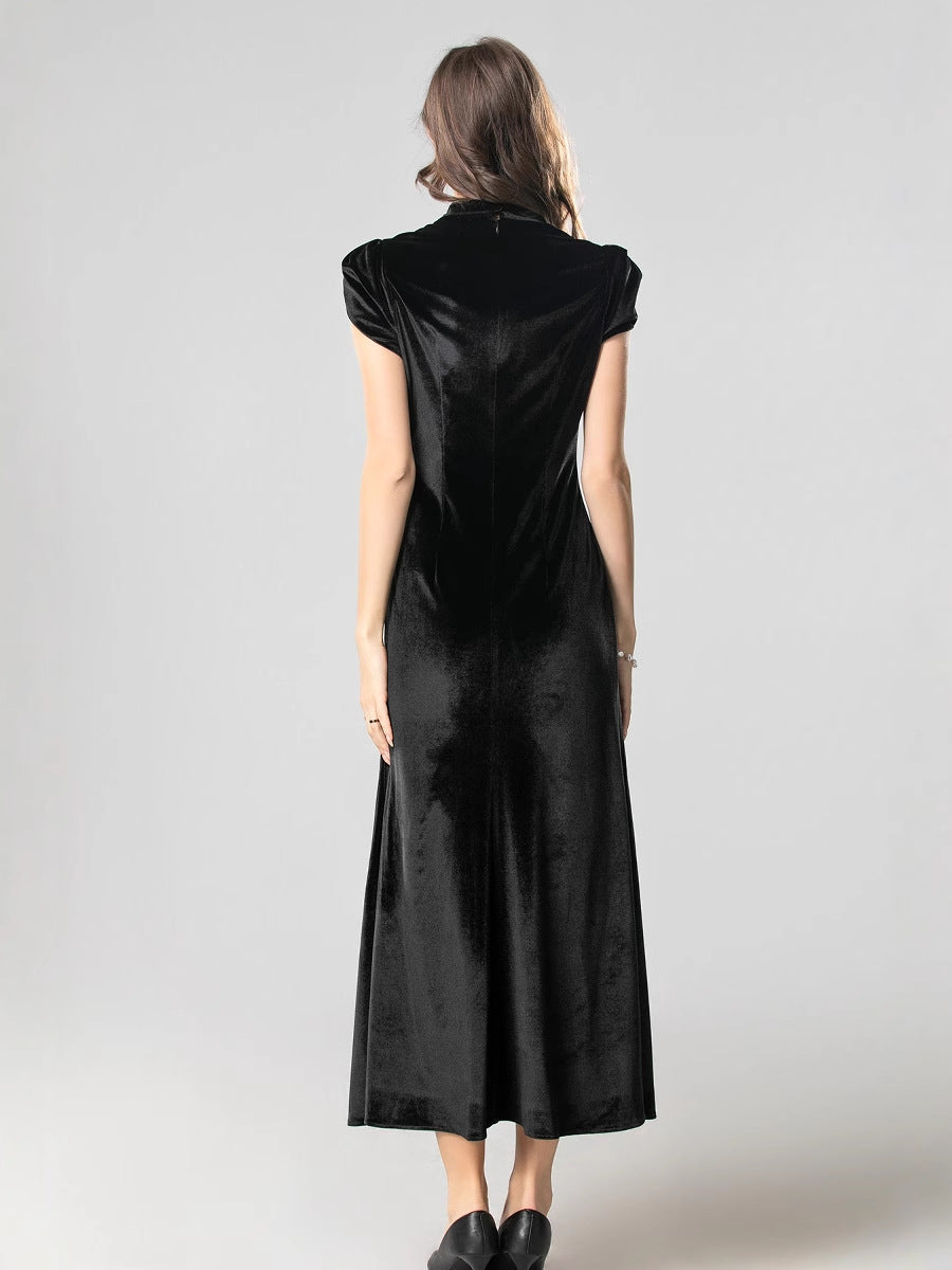 فستان مخملي مطرز بزهرة ذهبية – أوريليا