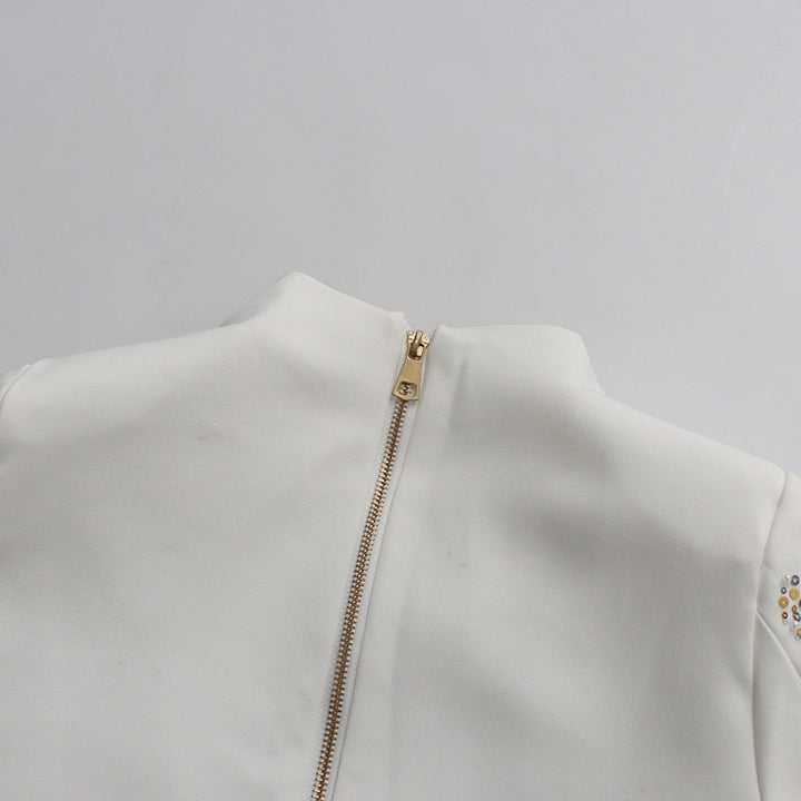 طقم مكون من بلوزة قصيرة مزينة بياقة عالية وتنورة بتصميم حورية البحر - أولوندا