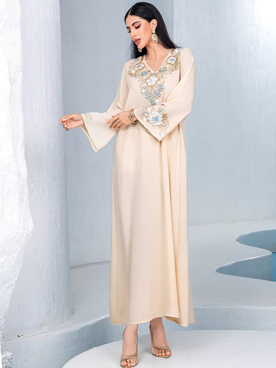 Embroidered V-neck maxi dress – LUMIÈRE