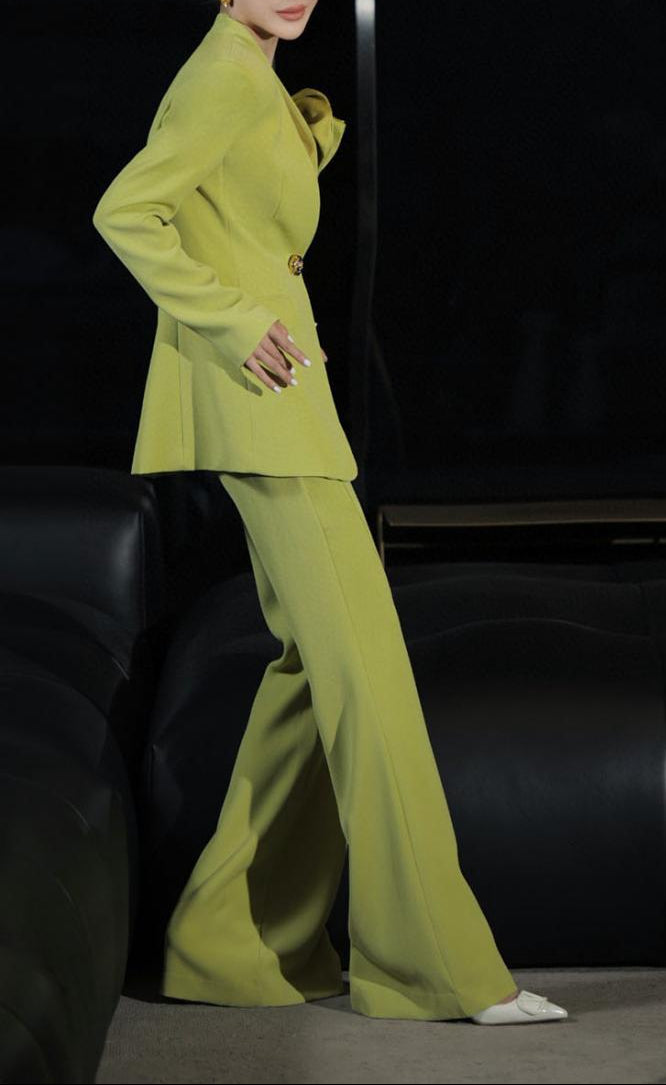 structured blazer suit with oversized rose – FUCHSIA