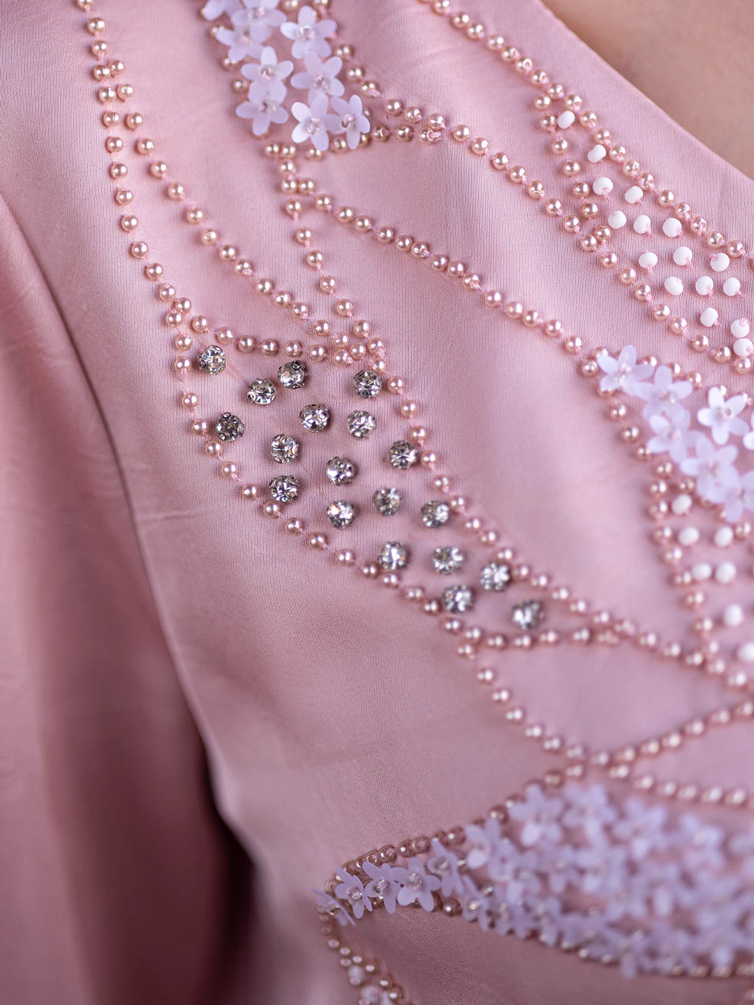 op maat gemaakte flare-pak met satijnen pofmouwen – VALENCIA 