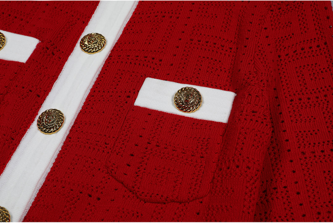 بلوزة محبوكة بأكمام طويلة وحواف متباينة وأزرار ذهبية – كلاريسان