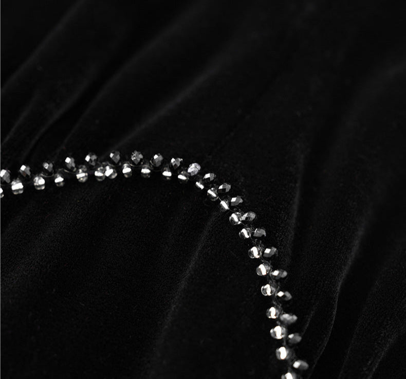 短袖中长连衣裙，配有3D花卉贴花 - BLOOMIQ 