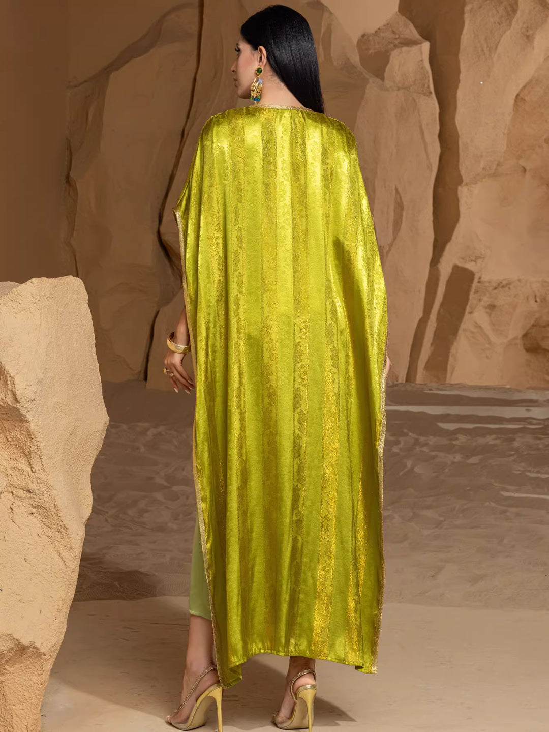 فستان مخملي طويل مكشوف الكتفين بفتحة جانبية - منتصف الليل