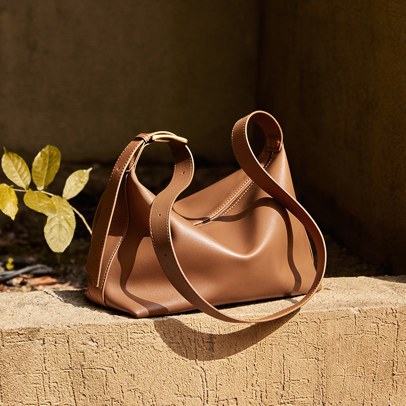 geweven rieten draagtas met dubbele leren handvatten – LÉONIE 