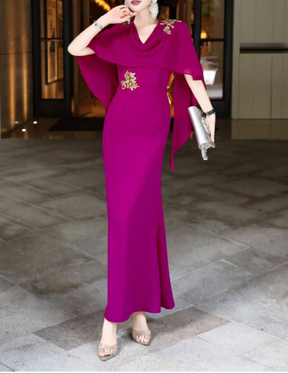 فستان حورية البحر مع عباءة وتطريز مرصع بالجواهر – فيولا