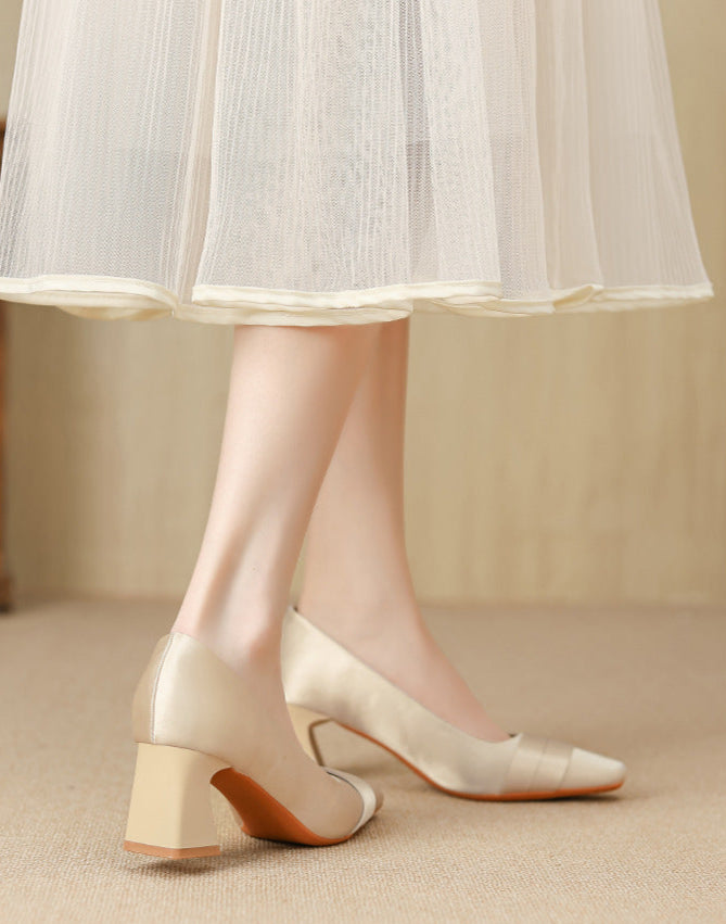 حذاء بكعب عريض مع شريط من الساتان – أريازلي