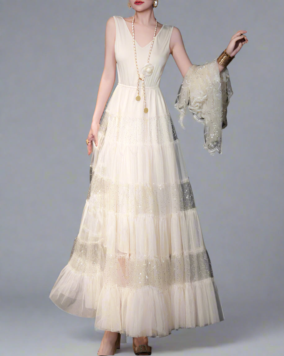 短袖中长连衣裙，配有3D花卉贴花 - BLOOMIQ 