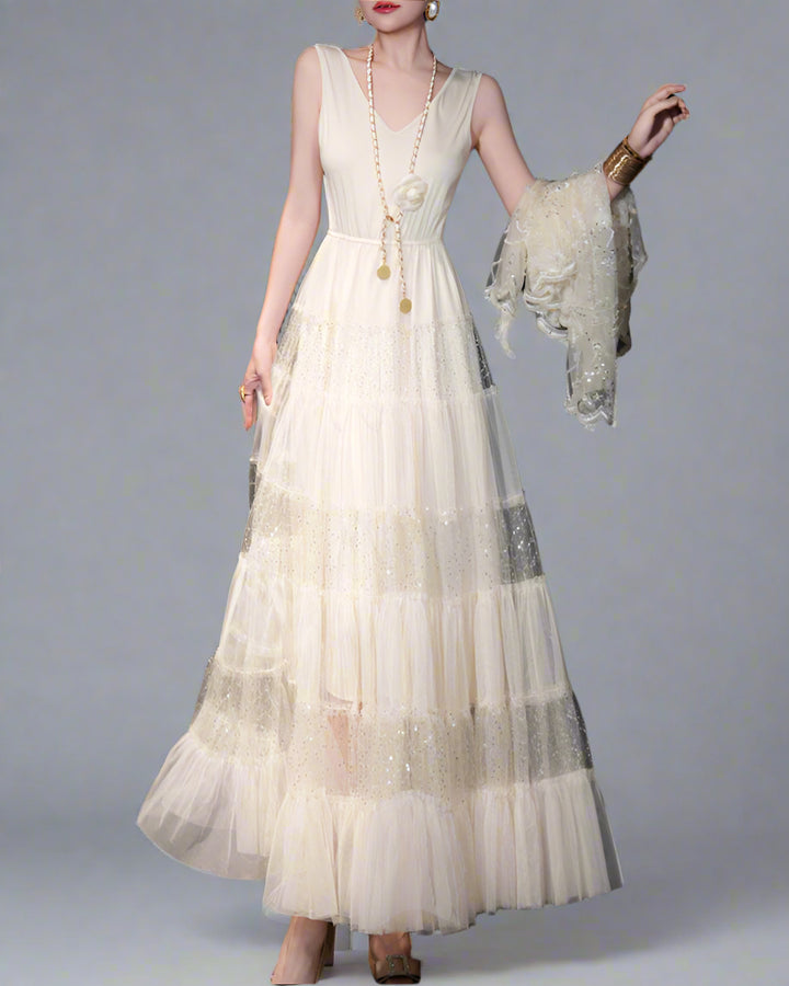 短袖中长连衣裙，配有3D花卉贴花 - BLOOMIQ 