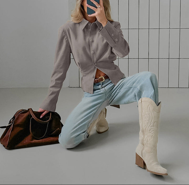 بدلة مصممة خصيصًا بأزرار ذهبية – مارون