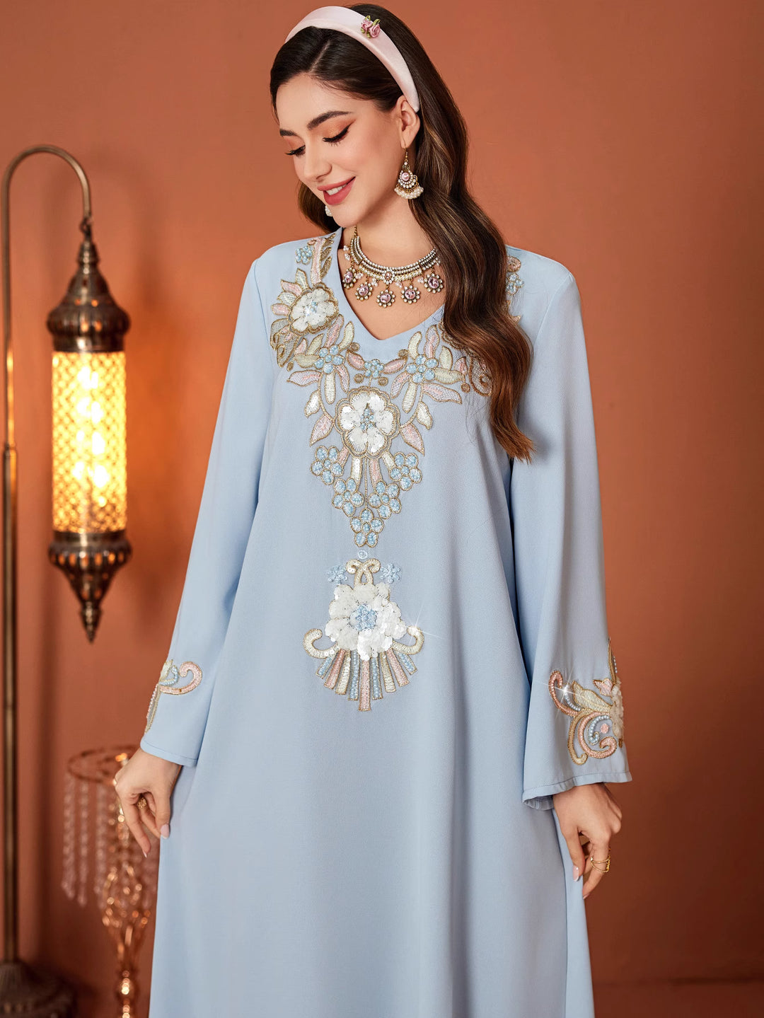 op maat gemaakte flare-pak met satijnen pofmouwen – VALENCIA 