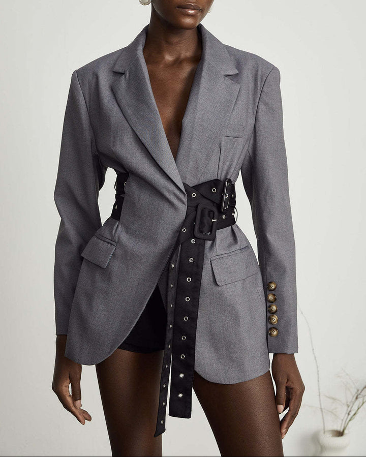 بليزر مصمم خصيصًا مع تفاصيل حزام الكورسيه - دوفيلا