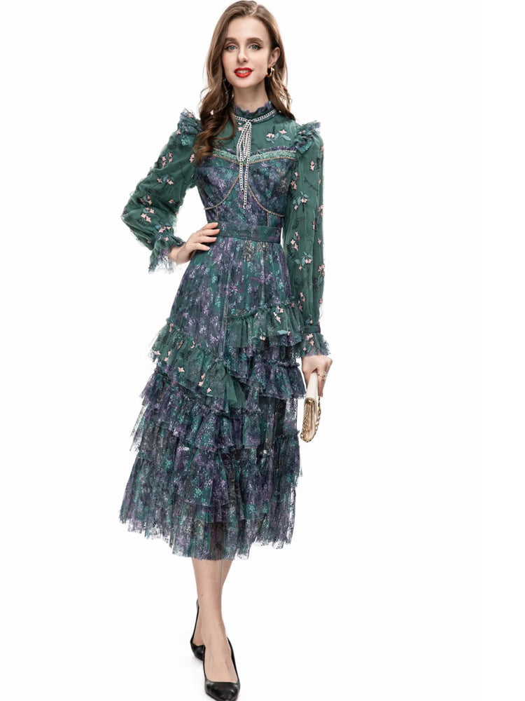 فستان من الدانتيل متعدد الطبقات مزين بالزهور مع حواف مكشكشة – فيوريلا