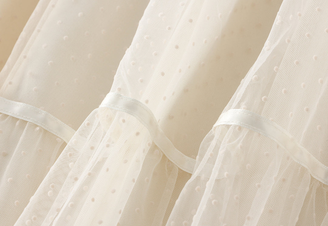 تنورة ميدي من التول المنقطة متعددة الطبقات مع حافة من الدانتيل – إليورا