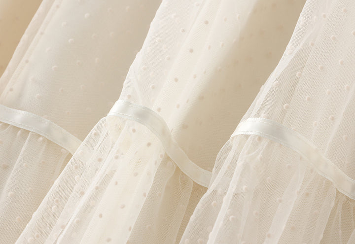 تنورة ميدي من التول المنقطة متعددة الطبقات مع حافة من الدانتيل – إليورا