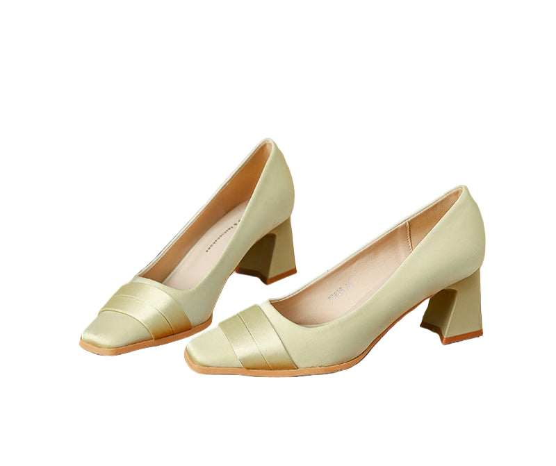 حذاء بكعب عريض مع شريط من الساتان – أريازلي