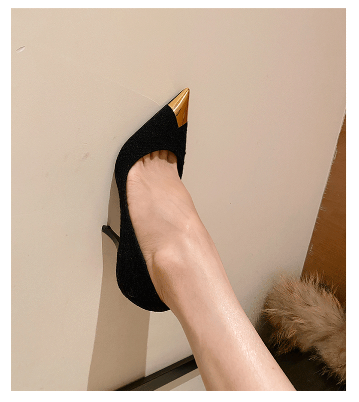 فستان حورية البحر المخملي بأكتاف منتفخة – نوريتلا