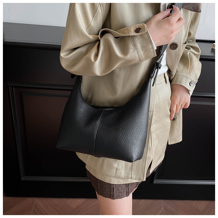 gewebte Rattan-Tragetasche mit doppelten Ledergriffen – LÉONIE 